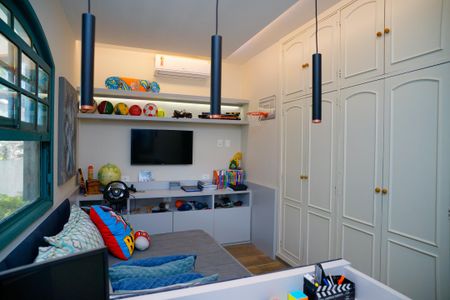 Casa de condomínio à venda com 860m², 4 quartos e 3 vagas Casa de condomínio à venda com 860m², 4 quartos e 3 vagasQuarto 1