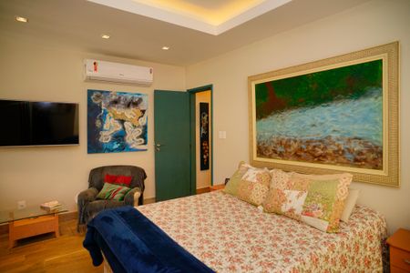 Casa de condomínio à venda com 860m², 4 quartos e 3 vagas Casa de condomínio à venda com 860m², 4 quartos e 3 vagasSuíte 1