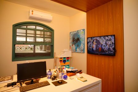 Casa de condomínio à venda com 860m², 4 quartos e 3 vagas Casa de condomínio à venda com 860m², 4 quartos e 3 vagasQuarto 2