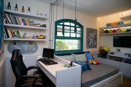 Casa de condomínio à venda com 860m², 4 quartos e 3 vagas Casa de condomínio à venda com 860m², 4 quartos e 3 vagasQuarto 1