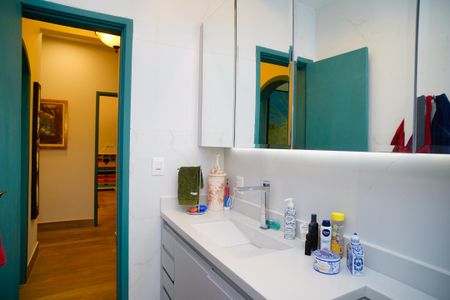 Casa de condomínio à venda com 860m², 4 quartos e 3 vagas Casa de condomínio à venda com 860m², 4 quartos e 3 vagasBanheiro Social