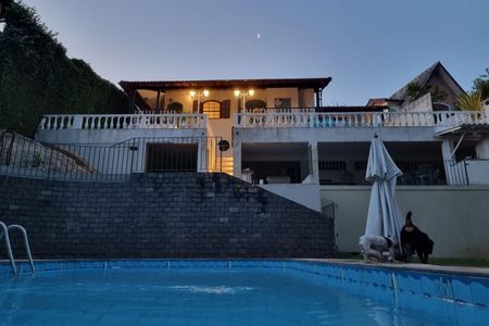 Casa de condomínio à venda com 860m², 4 quartos e 3 vagas Casa de condomínio à venda com 860m², 4 quartos e 3 vagasPiscina
