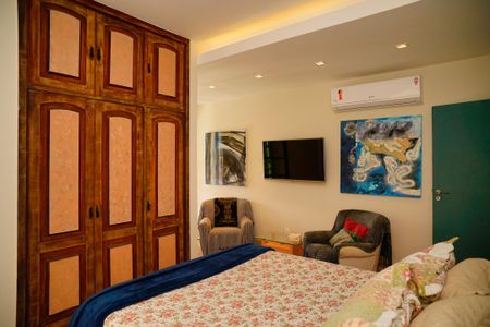 Casa de condomínio à venda com 860m², 4 quartos e 3 vagas Casa de condomínio à venda com 860m², 4 quartos e 3 vagasSuíte 1