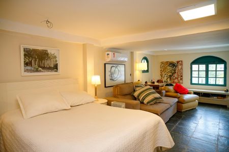 Casa de condomínio à venda com 860m², 4 quartos e 3 vagas Casa de condomínio à venda com 860m², 4 quartos e 3 vagasSuíte 2