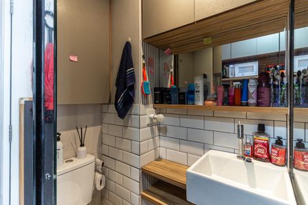 Banheiro de kitnet/studio para alugar com 1 quarto, 15m² em Campos Elíseos, São Paulo