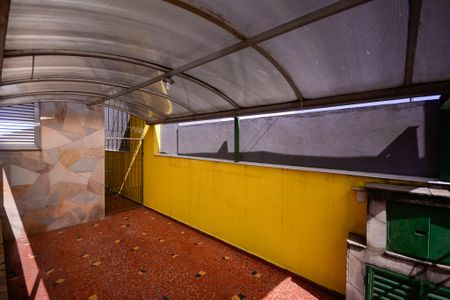 Casa à venda com 300m², 4 quartos e 1 vagaCasa 2 - Entrada lateral 