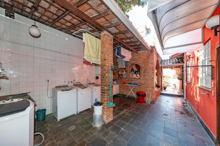 Casa à venda com 352m², 5 quartos e 6 vagasÁrea de Serviço