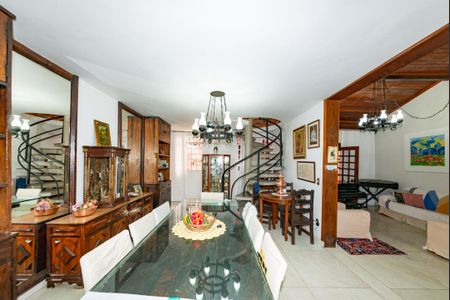 Casa à venda com 352m², 5 quartos e 6 vagasSala 2