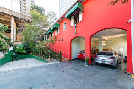 Casa à venda com 352m², 5 quartos e 6 vagasGaragem
