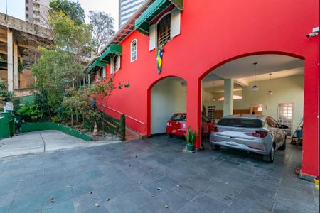 Casa à venda com 352m², 5 quartos e 6 vagasGaragem