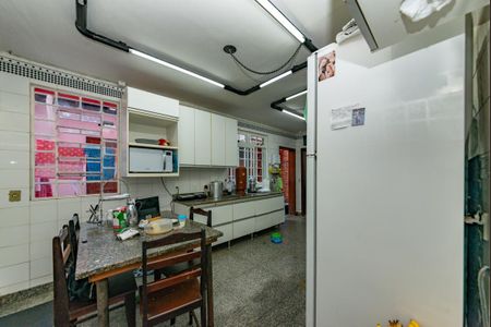 Casa à venda com 352m², 5 quartos e 6 vagasCozinha