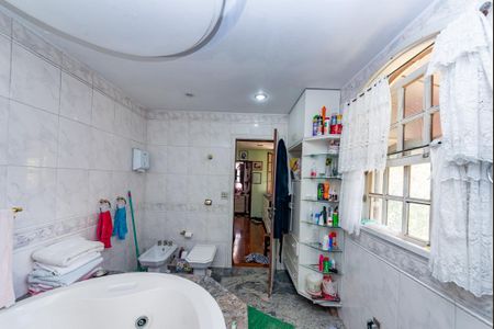 Casa à venda com 352m², 5 quartos e 6 vagasBanheiro da Suíte 1