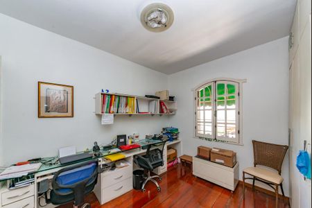 Casa à venda com 352m², 5 quartos e 6 vagasQuarto 