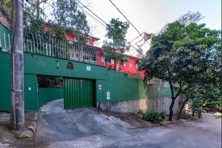 Casa à venda com 352m², 5 quartos e 6 vagasFachada