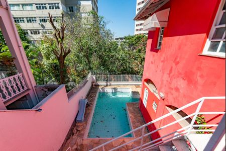 Casa à venda com 352m², 5 quartos e 6 vagasQuintal