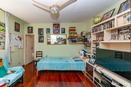 Casa à venda com 352m², 5 quartos e 6 vagasSuíte 2