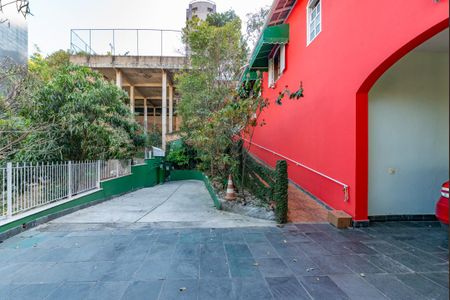 Casa à venda com 352m², 5 quartos e 6 vagasGaragem