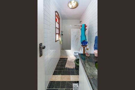 Casa à venda com 352m², 5 quartos e 6 vagasBanheiro da Suíte 2