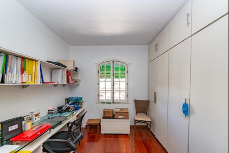 Casa à venda com 352m², 5 quartos e 6 vagasQuarto 