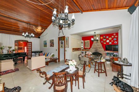 Casa à venda com 352m², 5 quartos e 6 vagasSala 1