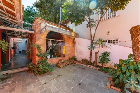 Casa à venda com 352m², 5 quartos e 6 vagasQuintal