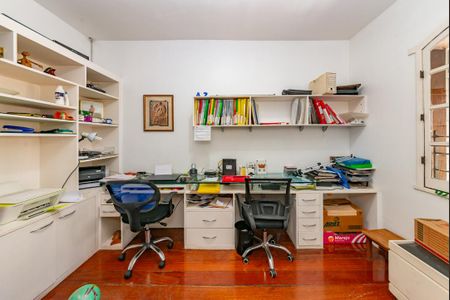 Casa à venda com 352m², 5 quartos e 6 vagasQuarto 