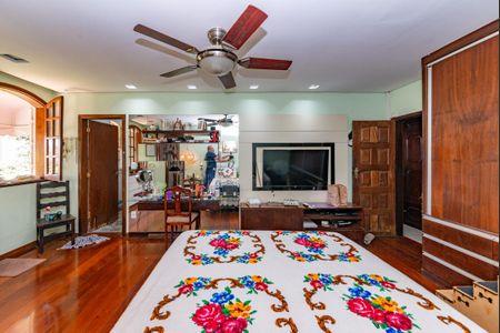 Casa à venda com 352m², 5 quartos e 6 vagasSuíte 1