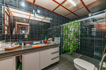 Casa à venda com 352m², 5 quartos e 6 vagasBanheiro da Suíte 3