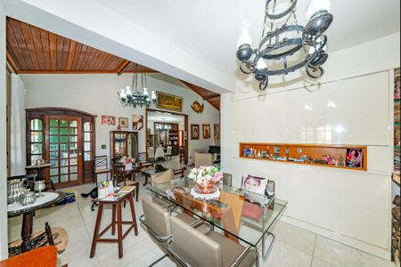 Casa à venda com 352m², 5 quartos e 6 vagasSala 1