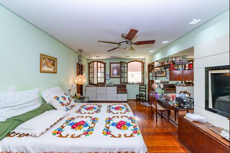 Casa à venda com 352m², 5 quartos e 6 vagasSuíte 1