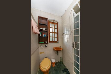 Casa à venda com 352m², 5 quartos e 6 vagasBanheiro de Serviço