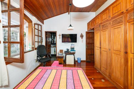 Casa à venda com 352m², 5 quartos e 6 vagasSuíte 3