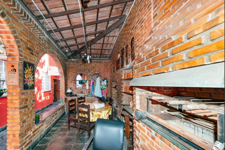 Casa à venda com 352m², 5 quartos e 6 vagasÁrea Gourmet