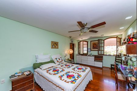 Casa à venda com 352m², 5 quartos e 6 vagasSuíte 1