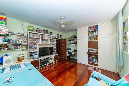 Casa à venda com 352m², 5 quartos e 6 vagasSuíte 2