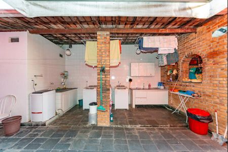 Casa à venda com 352m², 5 quartos e 6 vagasÁrea de Serviço