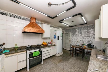 Casa à venda com 352m², 5 quartos e 6 vagasCozinha