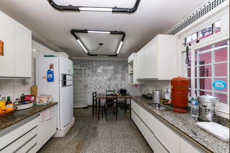 Casa à venda com 352m², 5 quartos e 6 vagasCozinha