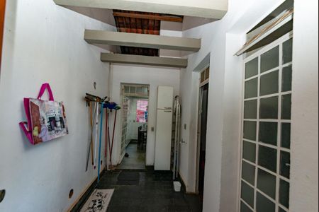 Casa à venda com 352m², 5 quartos e 6 vagasCorredor