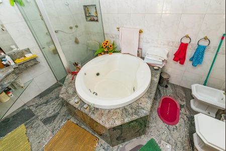 Casa à venda com 352m², 5 quartos e 6 vagasBanheiro da Suíte 1