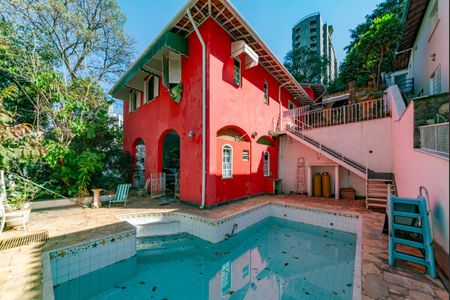 Casa à venda com 352m², 5 quartos e 6 vagasPiscina