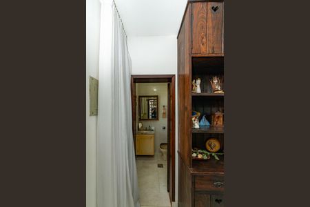 Casa à venda com 352m², 5 quartos e 6 vagasLavabo