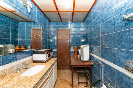 Casa à venda com 352m², 5 quartos e 6 vagasBanheiro da Suíte 4