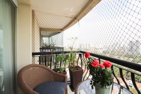 Apartamento à venda com 189m², 3 quartos e 4 vagas Apartamento à venda com 189m², 3 quartos e 4 vagasVaranda