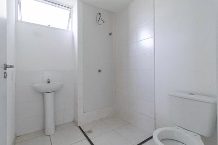 Banheiro social  de apartamento para alugar com 2 quartos, 45m² em Pedra Azul, Contagem