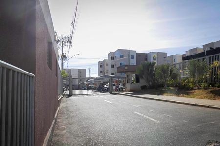 Fachada do condomínio de apartamento para alugar com 2 quartos, 45m² em Pedra Azul, Contagem