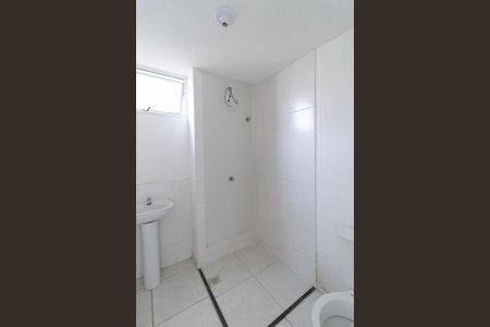 Banheiro social  de apartamento para alugar com 2 quartos, 45m² em Pedra Azul, Contagem