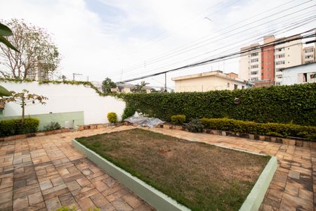 Casa à venda com 292m², 3 quartos e 6 vagas Casa à venda com 292m², 3 quartos e 6 vagasÁrea externa