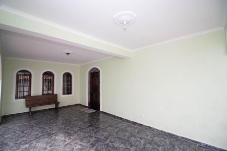 Casa à venda com 292m², 3 quartos e 6 vagas Casa à venda com 292m², 3 quartos e 6 vagasÁrea externa - Garagem