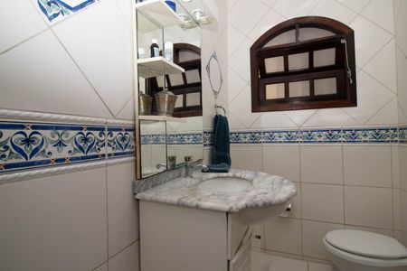 Casa à venda com 292m², 3 quartos e 6 vagas Casa à venda com 292m², 3 quartos e 6 vagasBanheiro Social